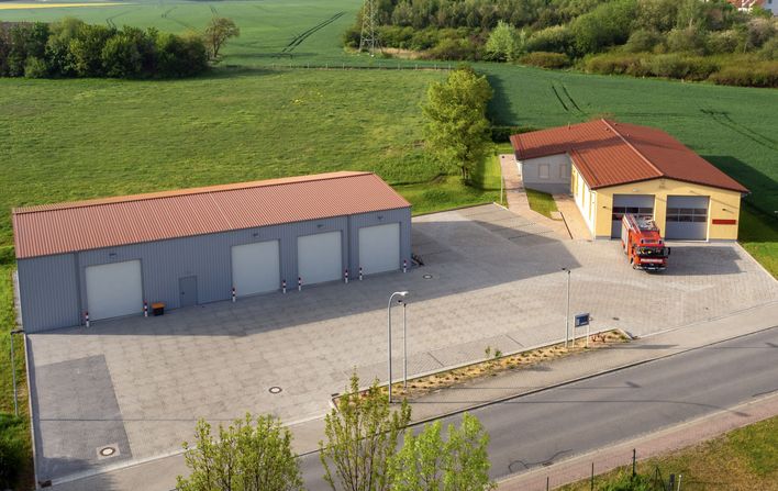 Auf dem Gelände der Ortsfeuerwehr Niederkaina ist 2018 ebenfalls die Hochwasserschutzhalle errichtet worden. In der 345m² großen Halle lagern Gerätschaften zur Hochwasserbekämpfung. Im Ernstfall wird das Gebäude durch alle Ortsfeuerwehren der Stadt Bautzen genutzt.